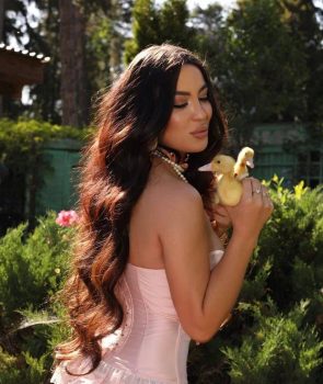 Ariya photo 4